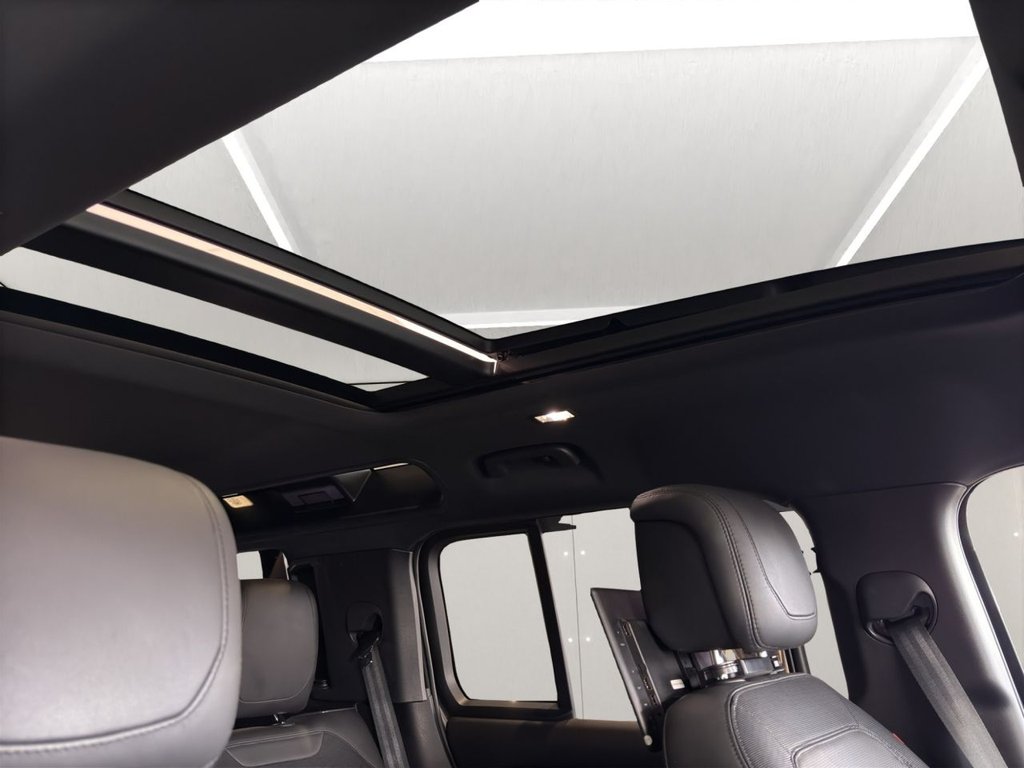 Used Land Rover Defender 2023 for sale - 76654315: Photo 4