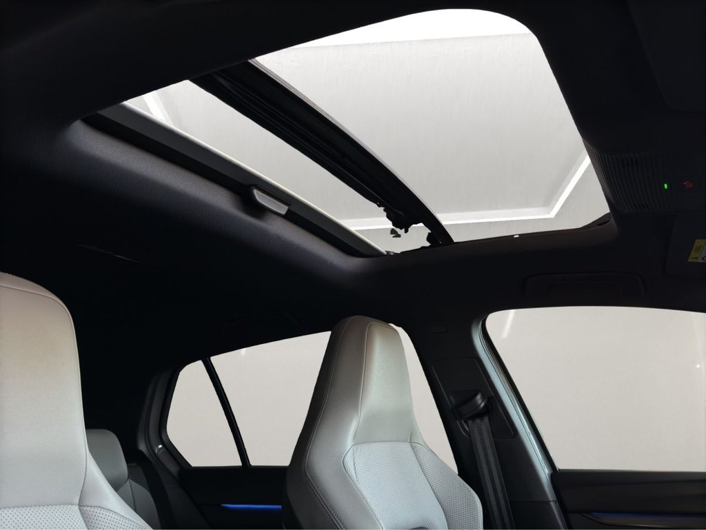 Used Volkswagen Golf 2021 for sale - 76654638: Photo 2