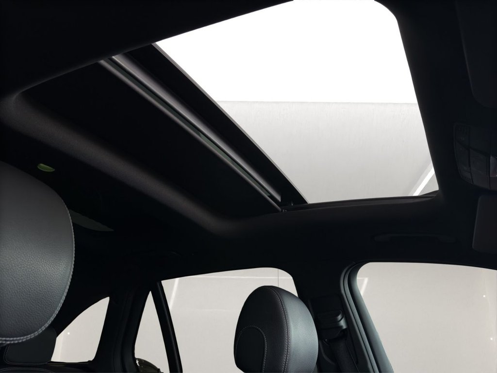 Used Mercedes-Benz GLC 2018 for sale - 76654472: Photo 2