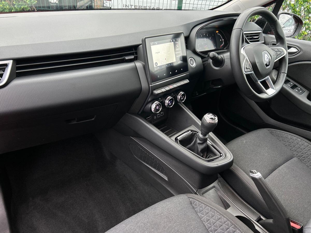 Used Renault Clio 2023 for sale - 76890137: Photo 2