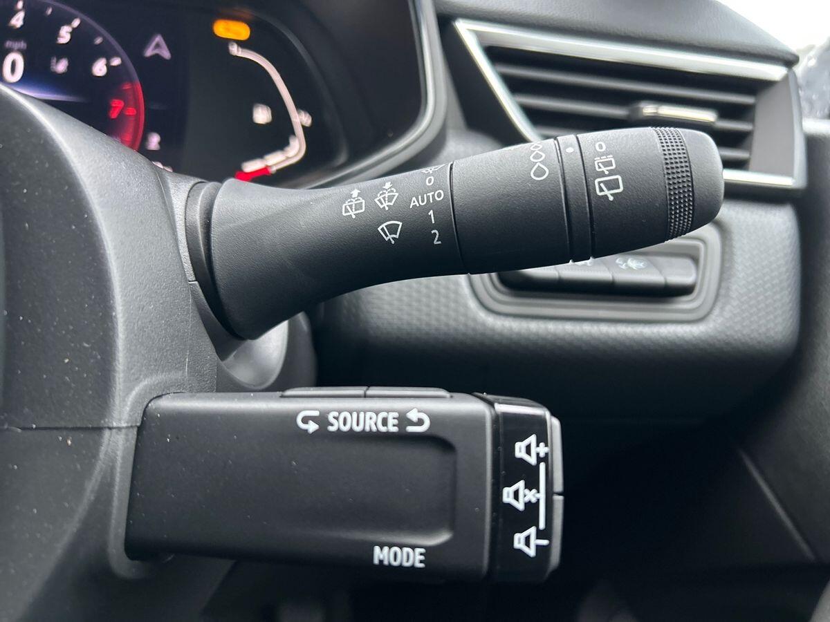 Used Renault Clio 2023 for sale - 76890137: Photo 31