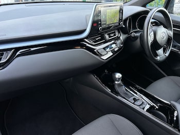 Used Toyota C-HR 2020 for sale - 77567877: Photo