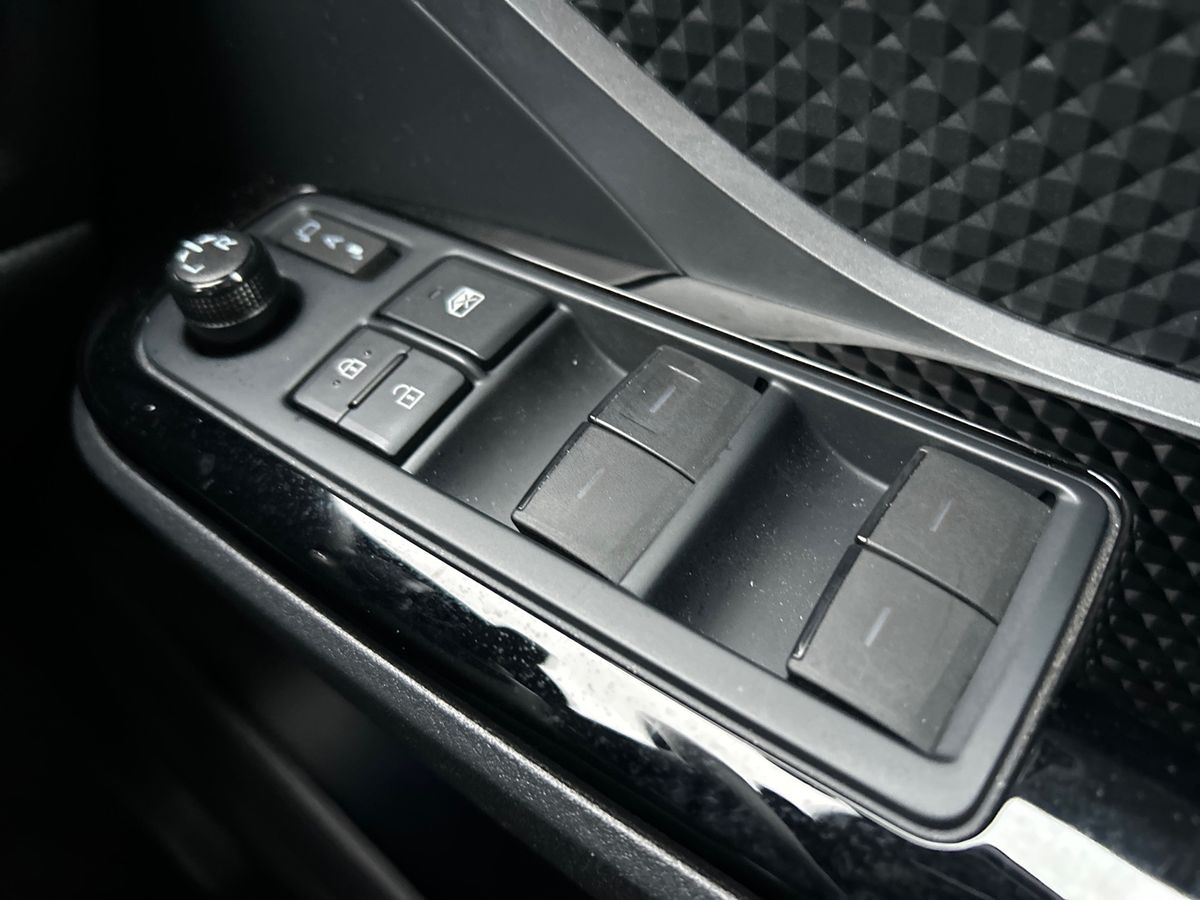 Used Toyota C-HR 2023 for sale - 77187508: Photo 44