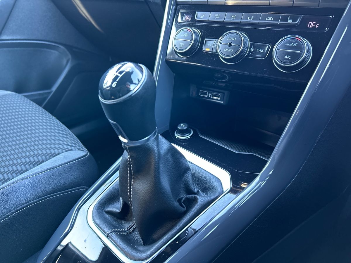 Used Volkswagen T-Roc 2018 for sale - 77002112: Photo 35