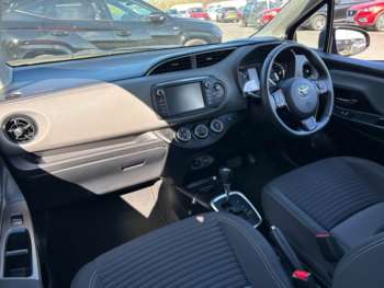 Used Toyota Yaris 2017 for sale - 74741773: Photo