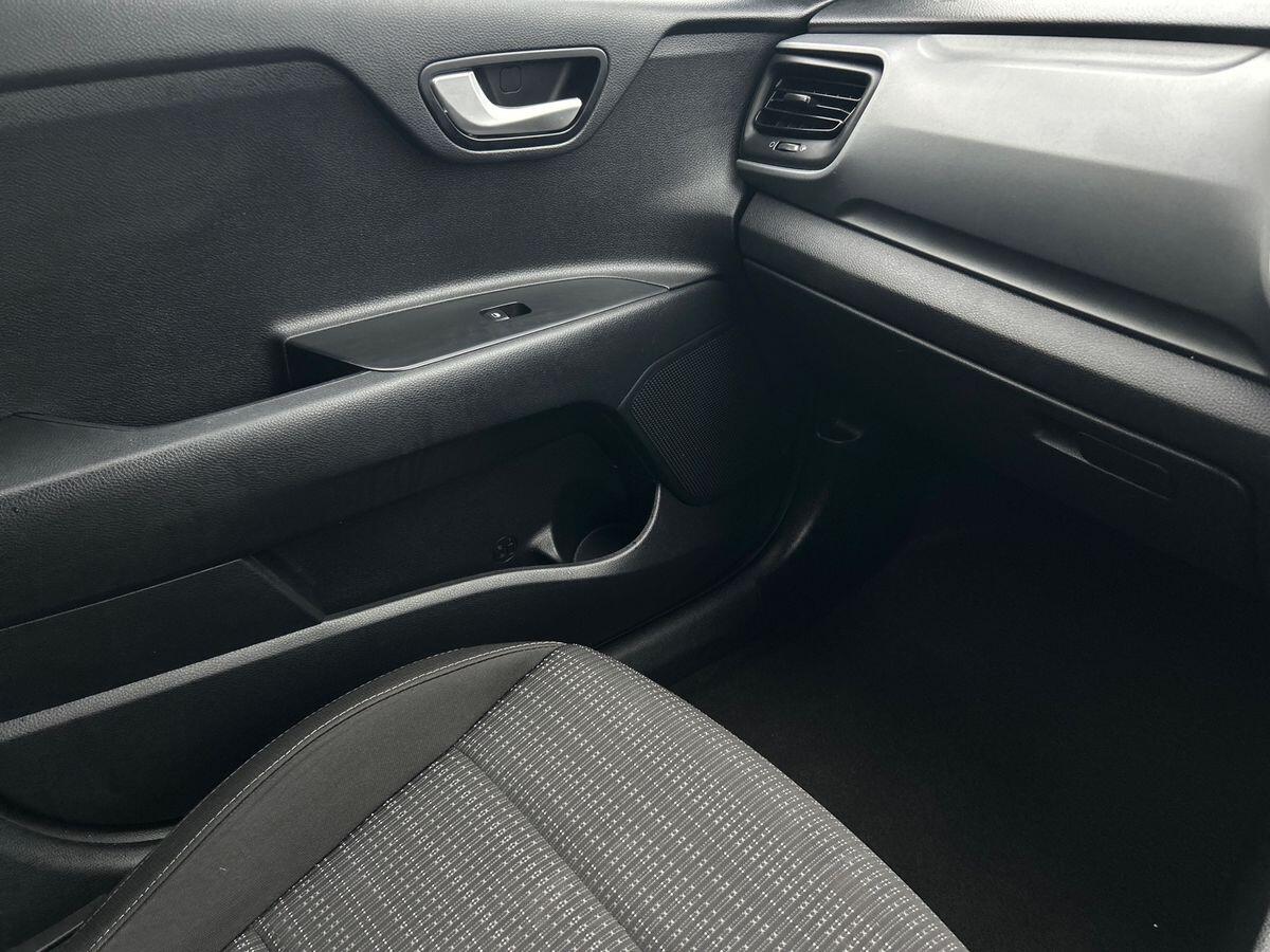 Used Kia Stonic 2019 for sale - 76421457: Photo 41