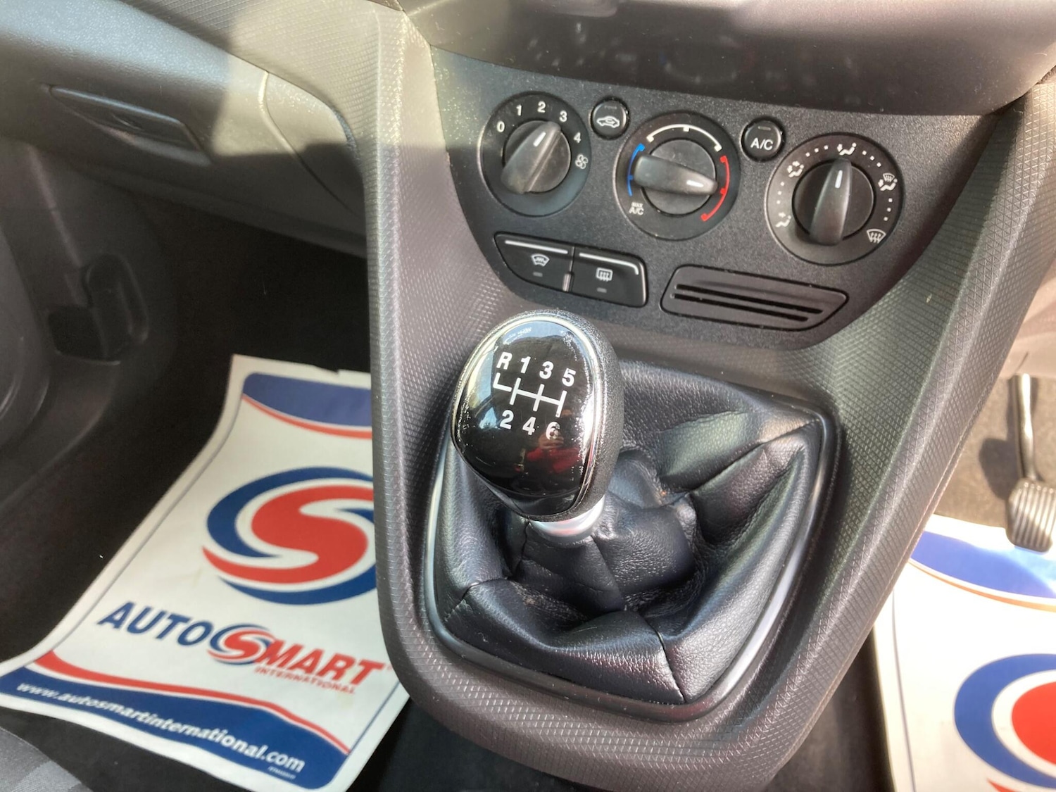 Used Ford Grand Tourneo Connect 2015 for sale - 76953088: Photo 4