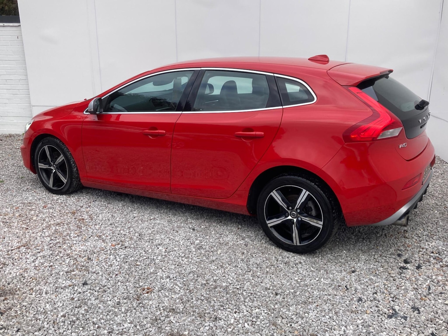 Used Volvo V40 2017 for sale - 76993379: Photo 10