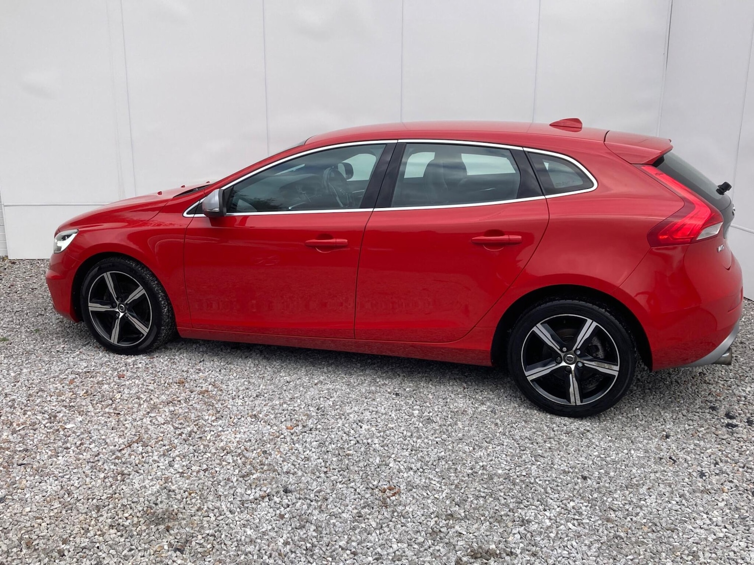 Used Volvo V40 2017 for sale - 76993379: Photo 13