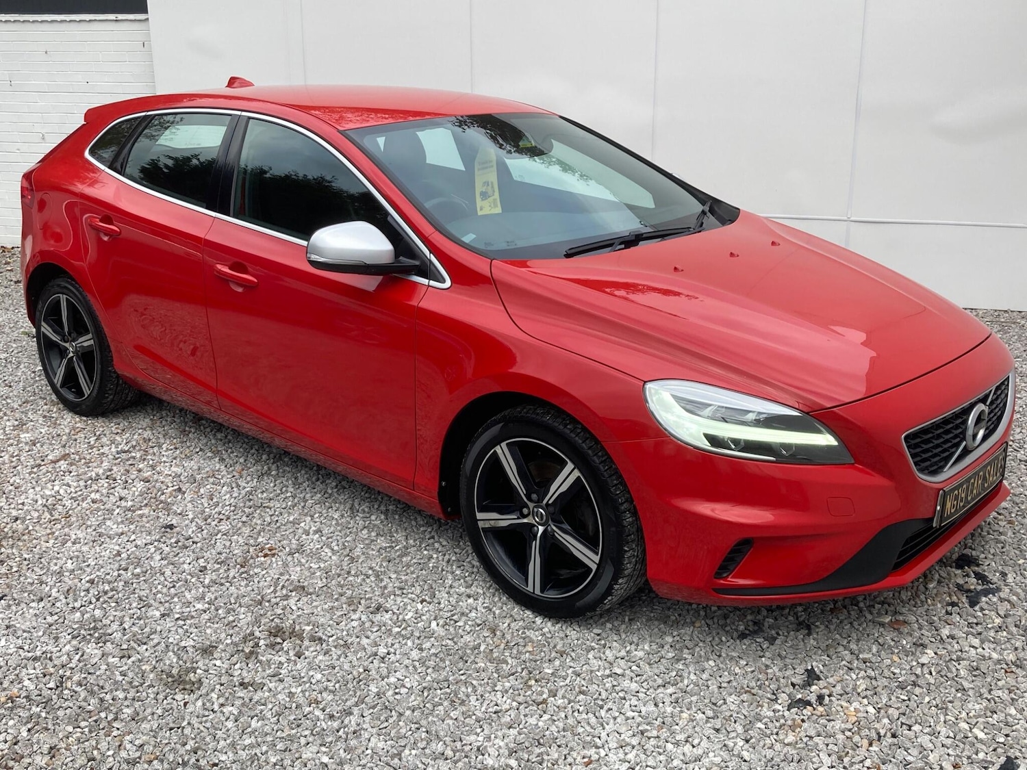 Used Volvo V40 2017 for sale - 76993379: Photo 2