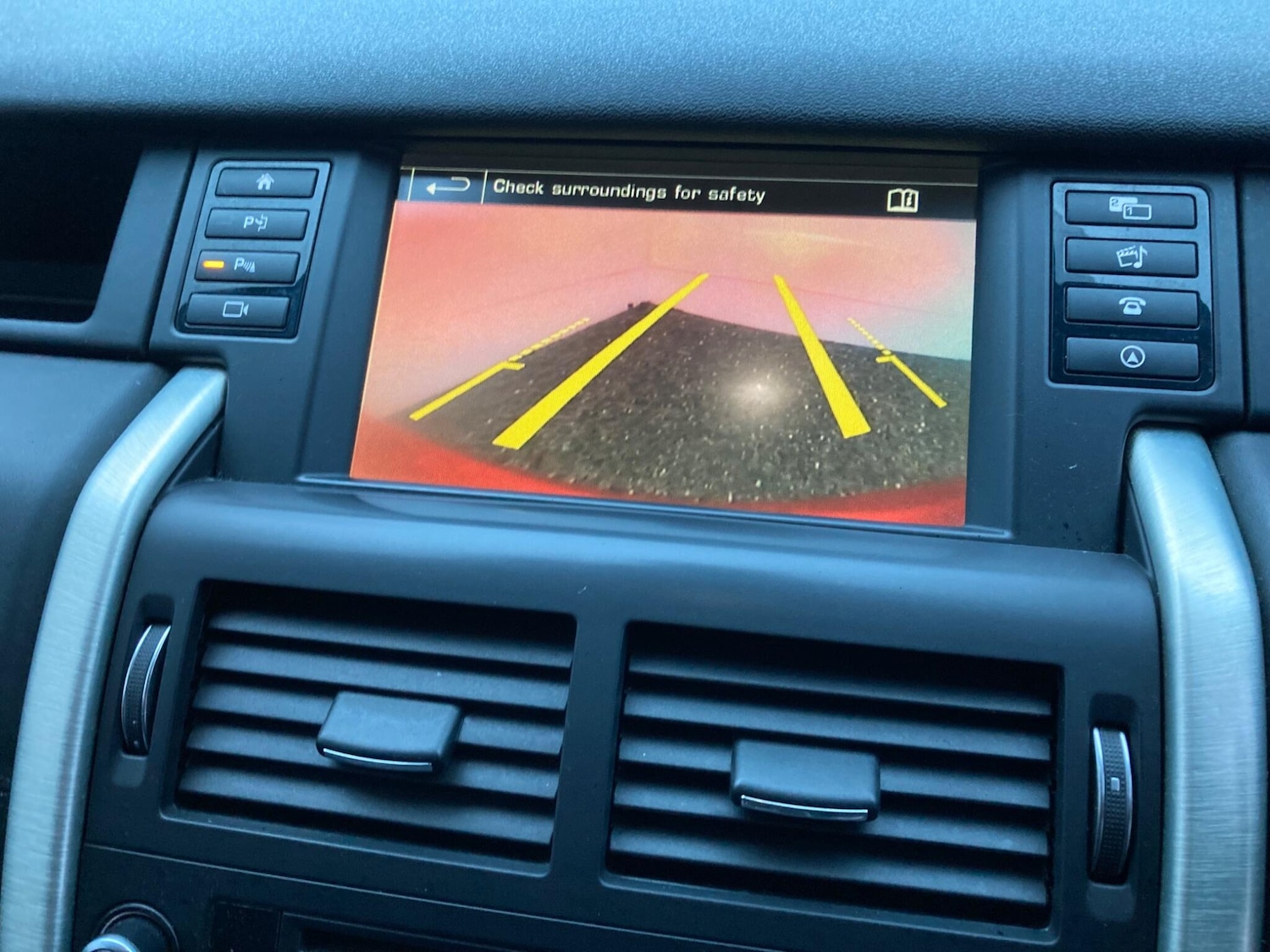 Used Land Rover Discovery Sport 2015 for sale - 76866344: Photo 9