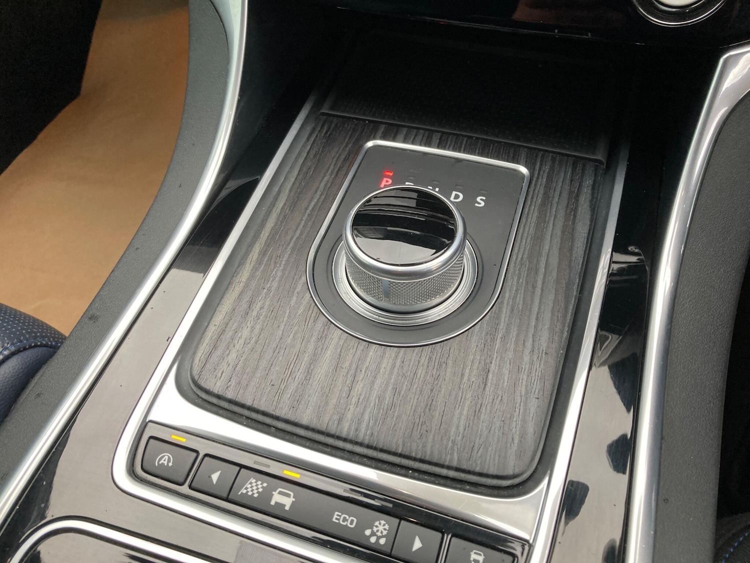 Used Jaguar XE 2015 for sale - 76752714: Photo 19