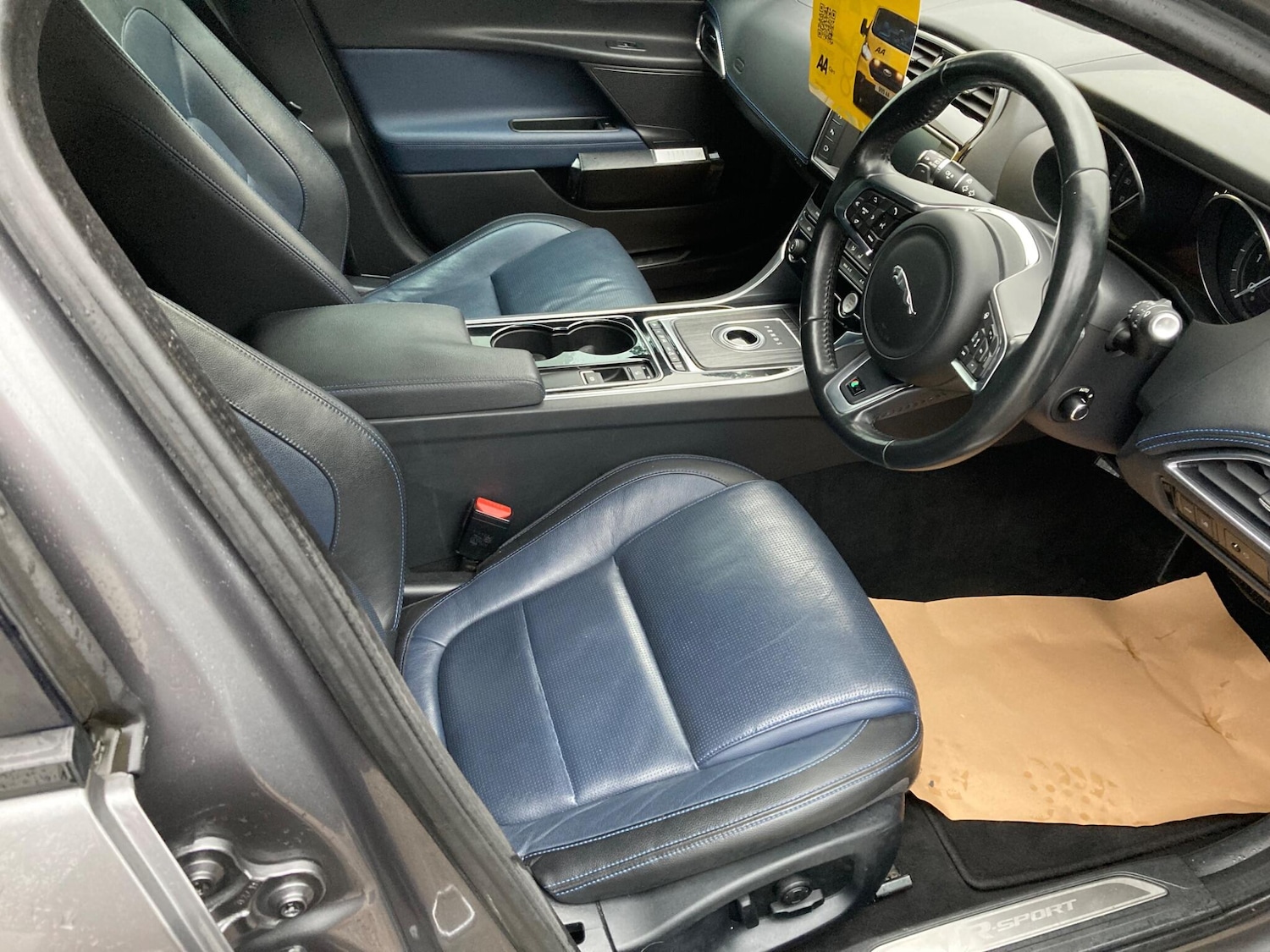 Used Jaguar XE 2015 for sale - 76752714: Photo 2