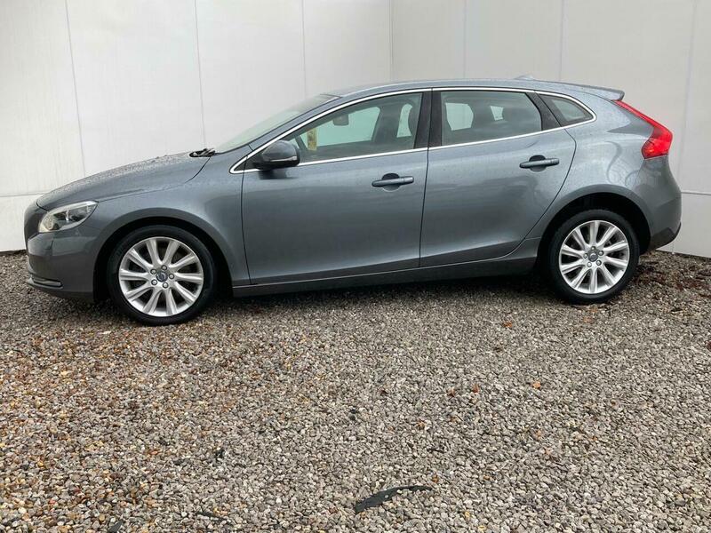 Used Volvo V40 2015 for sale - 77625449: Photo 2