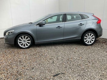 Used Volvo V40 2015 for sale - 77625449: Photo