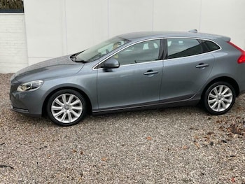 Used Volvo V40 2015 for sale - 77625449: Photo