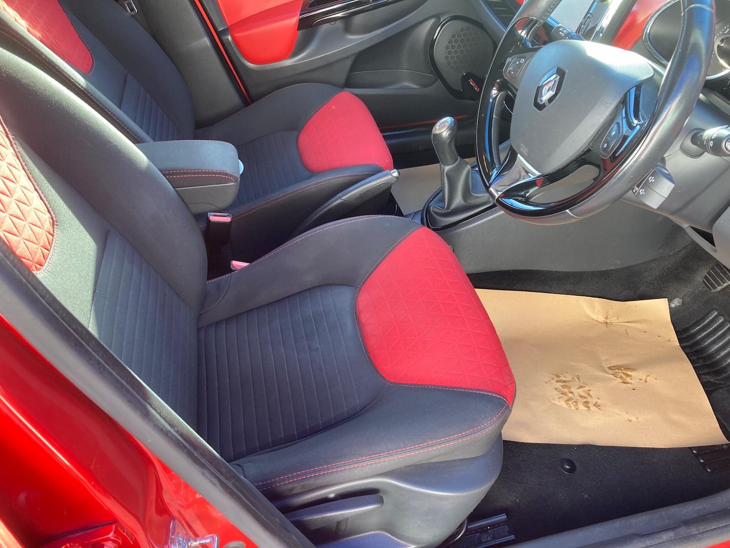 Used Renault Clio 2014 for sale - 76584621: Photo 15