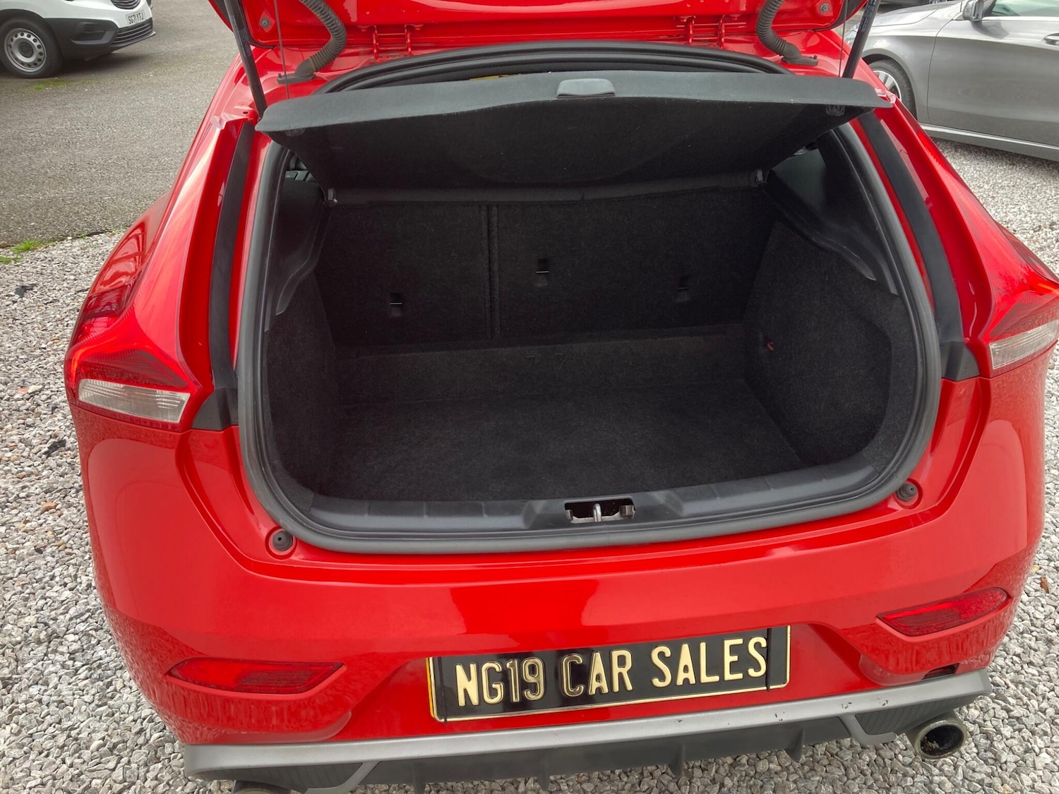 Used Volvo V40 2017 for sale - 76645465: Photo 9