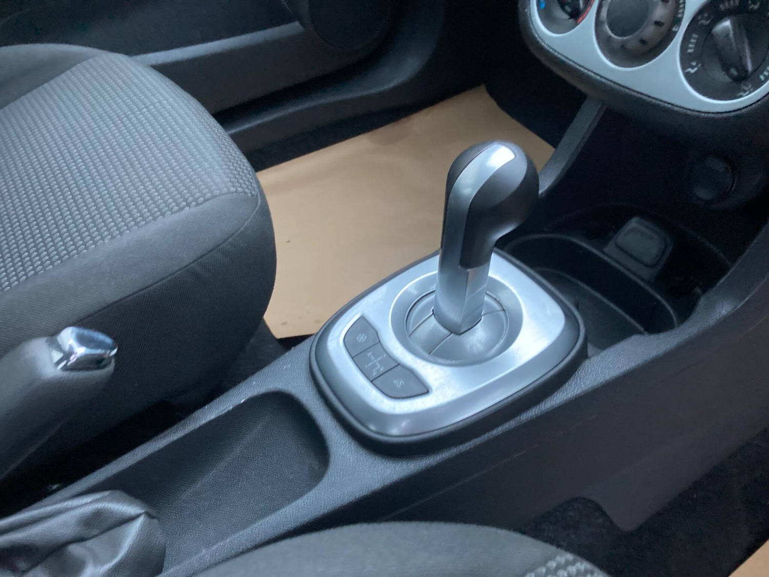 Used Vauxhall Corsa 2012 for sale - 76584657: Photo 4