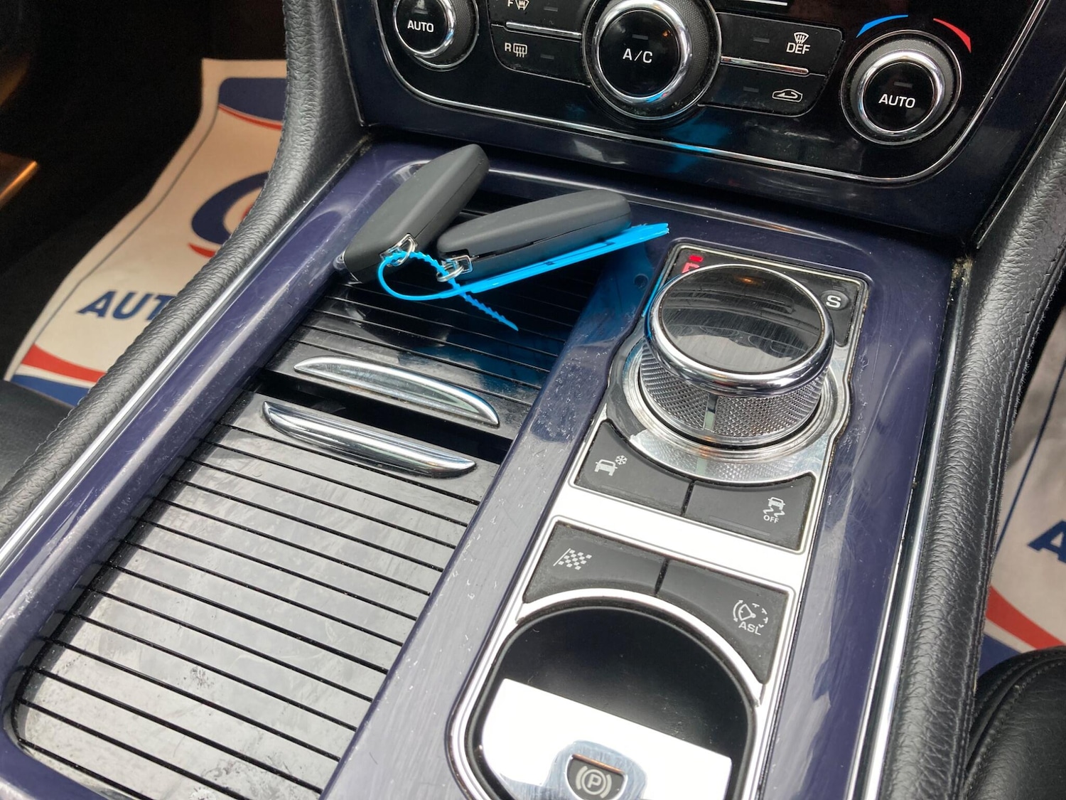 Used Jaguar XJ 2010 for sale - 77456508: Photo 21