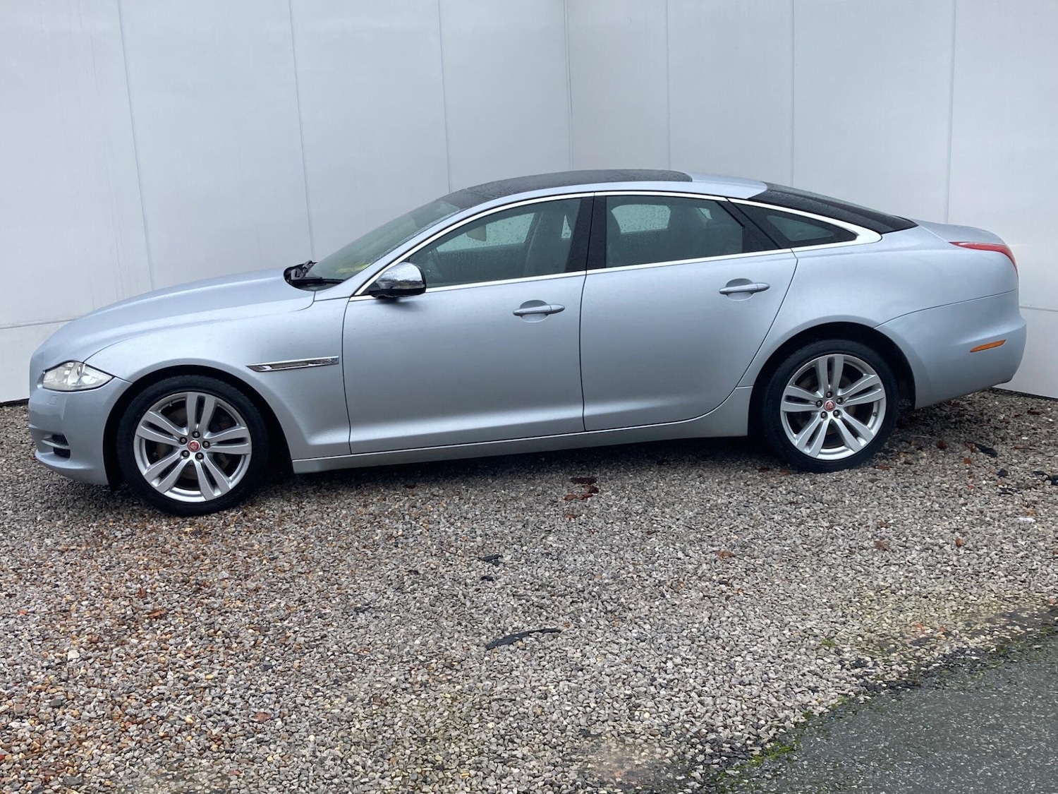 Used Jaguar XJ 2010 for sale - 77456508: Photo 3