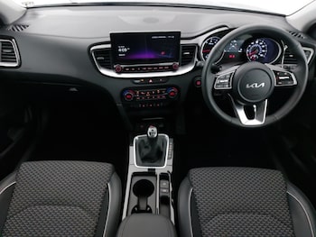 Used Kia XCeed 2024 for sale - 76121065: Photo 2