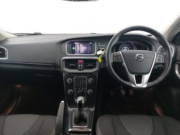 Used Volvo V40 2019 for sale - 78885140: Photo