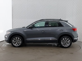 Used Volkswagen T-Roc 2022 for sale - 77716874: Photo