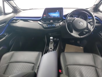 Used Toyota C-HR 2018 for sale - 76951934: Photo