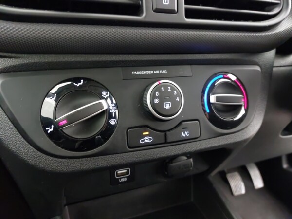Used Hyundai i10 2023 for sale - 76160530: Photo 15