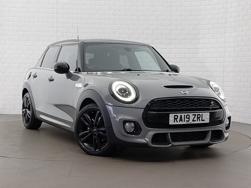 Used MINI Hatch 2019 for sale - 76348459: Photo 1