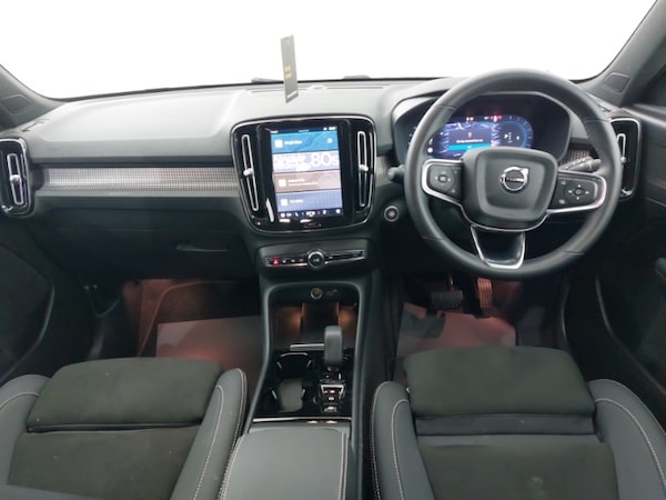 Used Volvo XC40 2024 for sale - 76221259: Photo 2