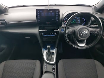 Used Toyota Yaris Cross 2022 for sale - 76289565: Photo 2