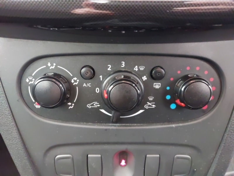 Used Dacia Sandero 2018 for sale - 77987927: Photo 14