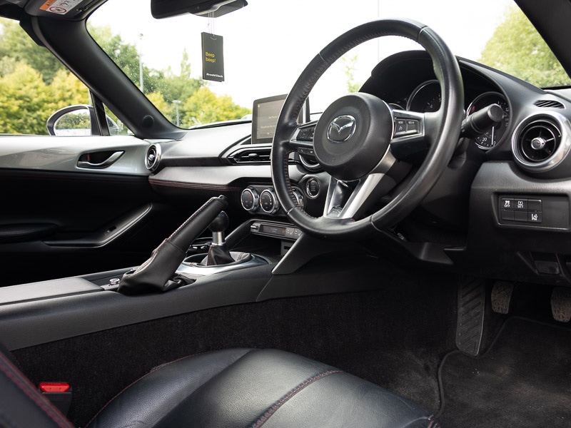 Used Mazda MX-5 2018 for sale - 77600812: Photo 2