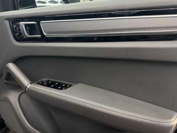 Used Porsche Cayenne 2018 for sale - 74788197: Photo