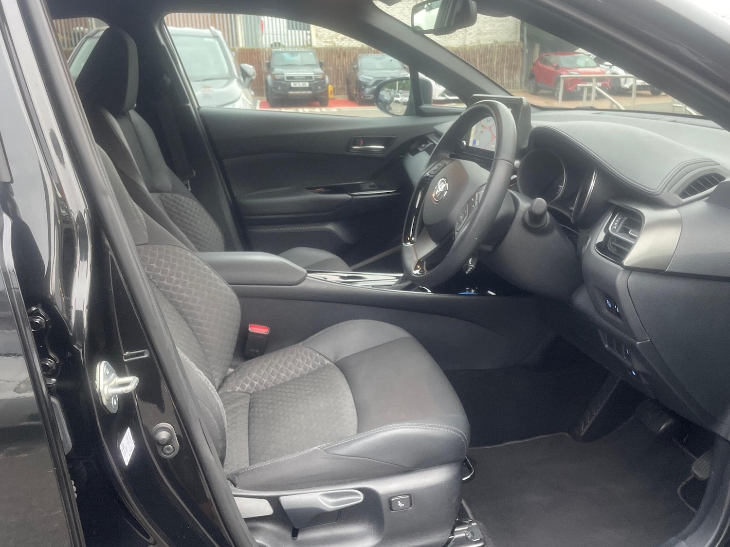 Used Toyota C-HR 2023 for sale - 76139815: Photo 11