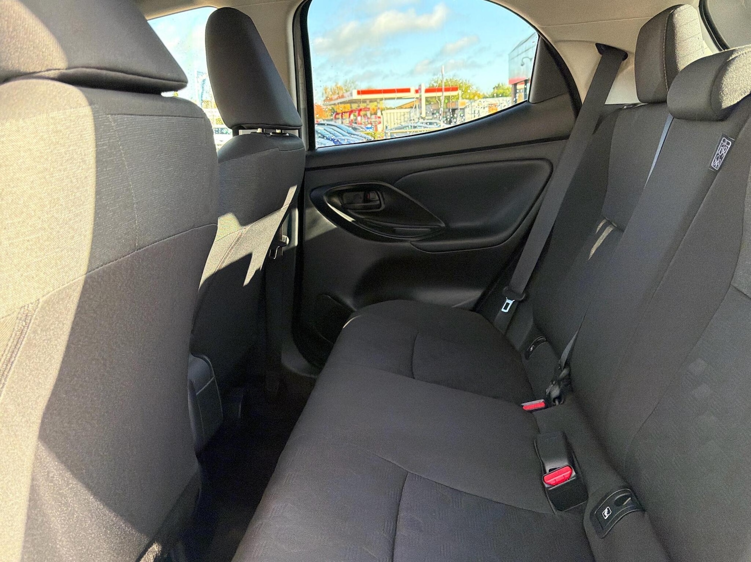 Used Toyota Yaris 2024 for sale - 76400322: Photo 12