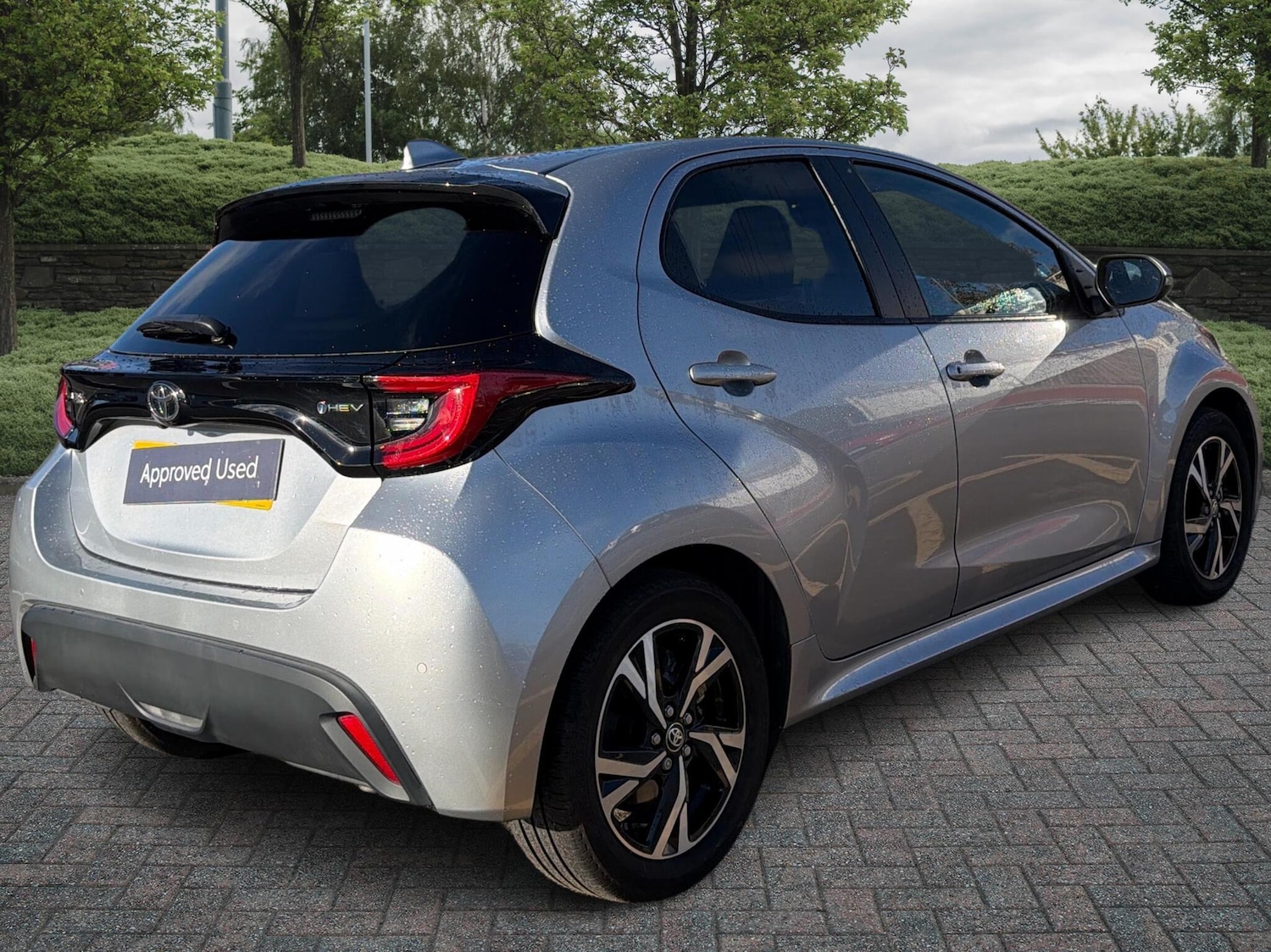 Used Toyota Yaris 2024 for sale - 76400322: Photo 2