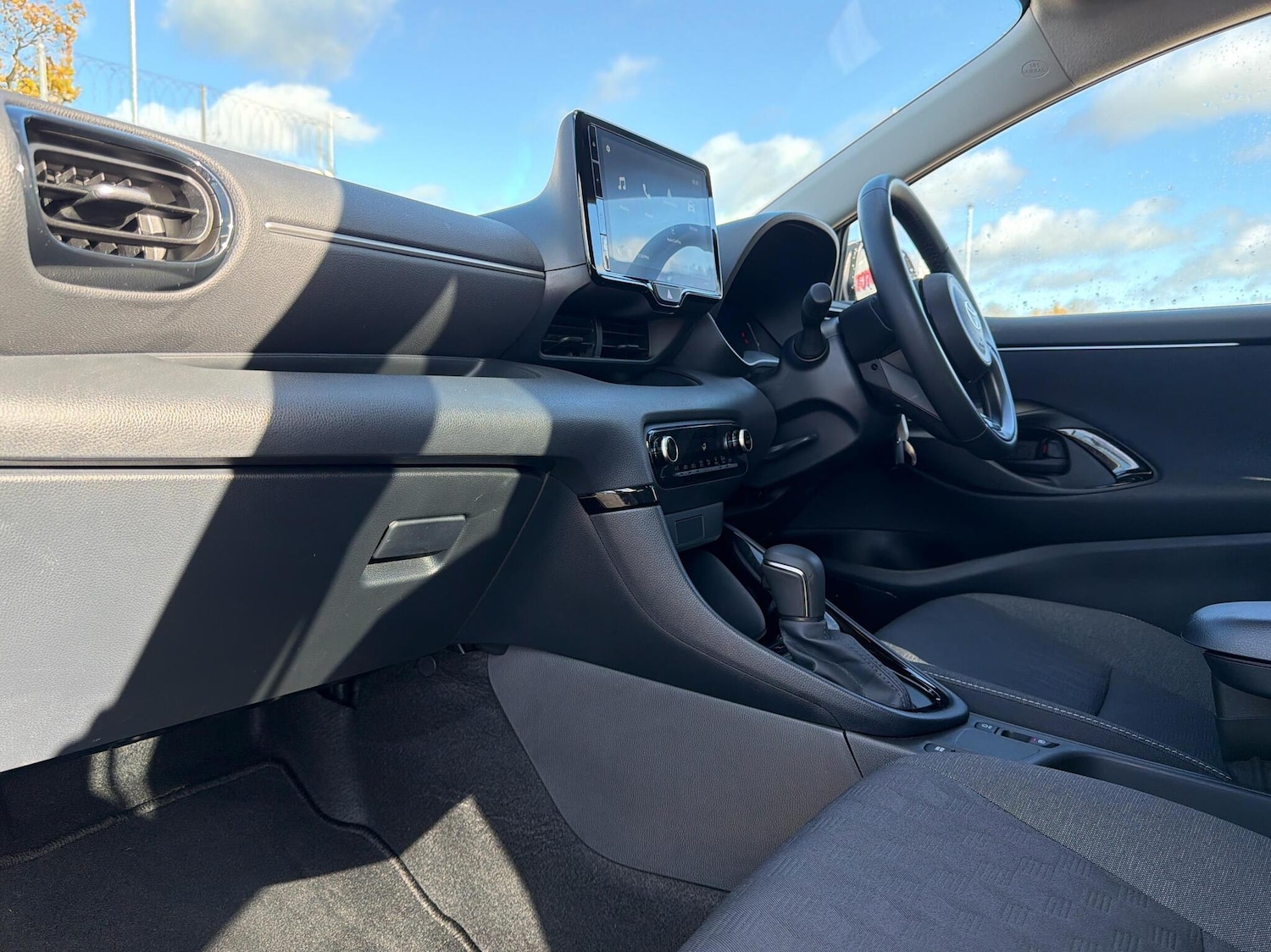 Used Toyota Yaris 2024 for sale - 76400322: Photo 26