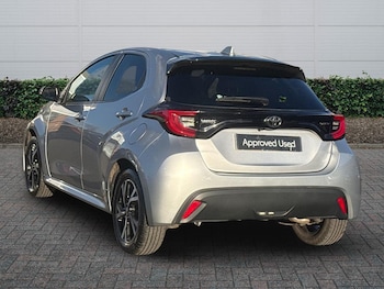 Used Toyota Yaris 2024 for sale - 77884870: Photo