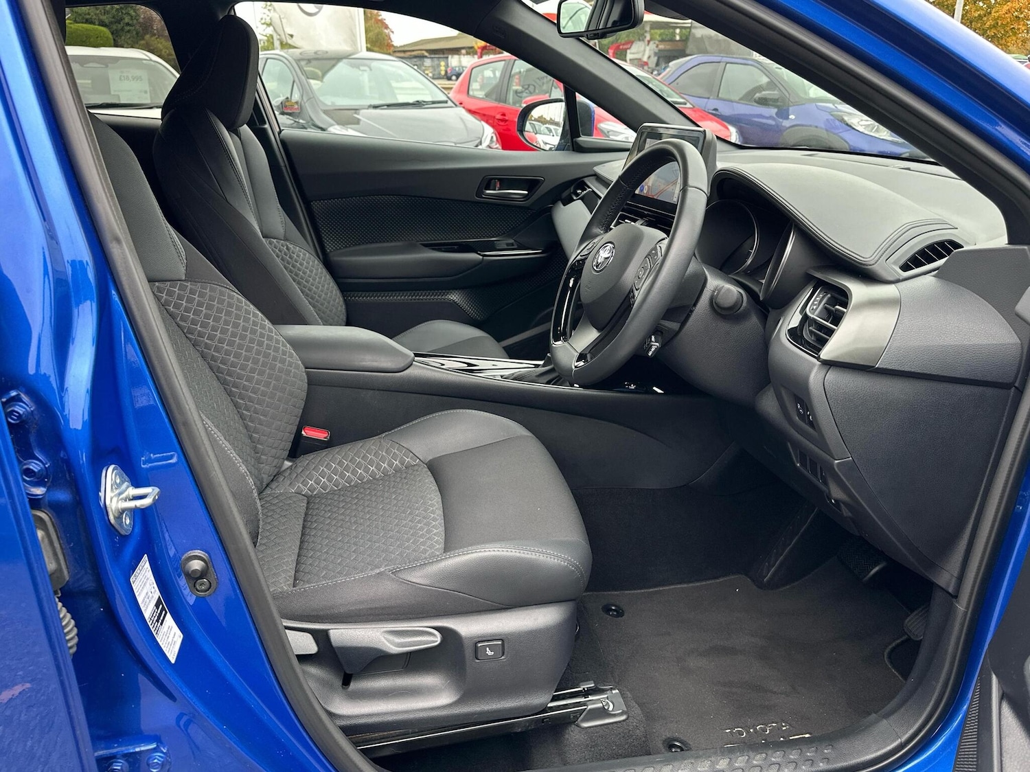 Used Toyota C-HR 2022 for sale - 76296986: Photo 11