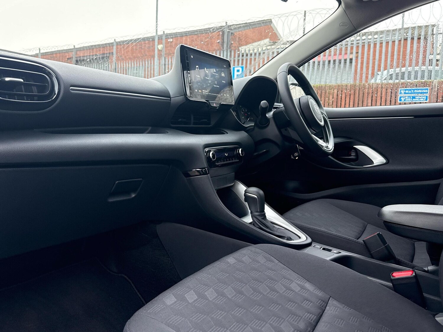 Used Toyota Yaris 2024 for sale - 76176088: Photo 29