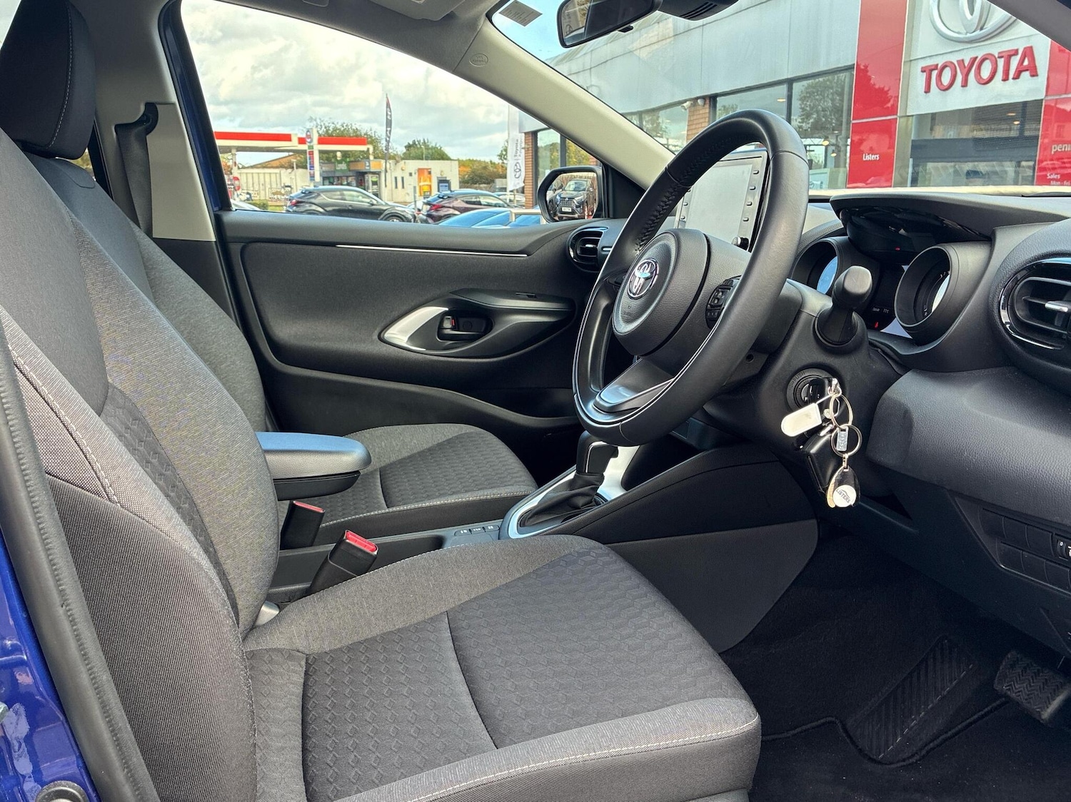 Used Toyota Yaris 2023 for sale - 76318673: Photo 11