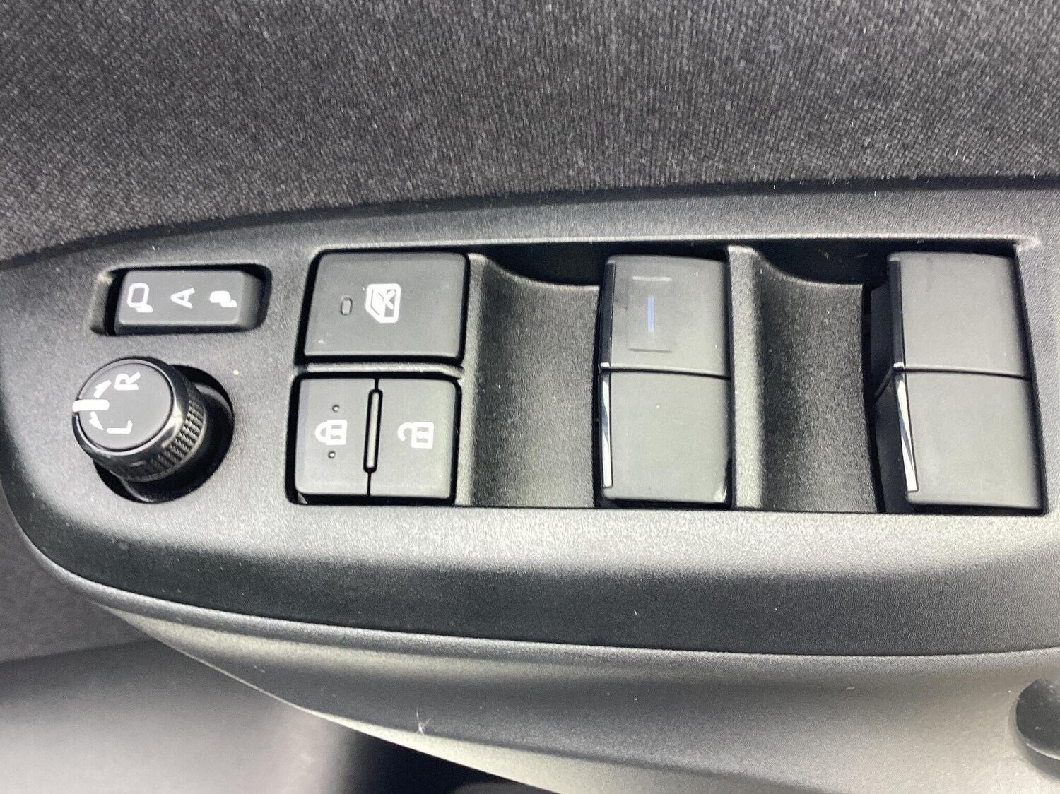 Used Toyota Yaris 2023 for sale - 76400323: Photo 25