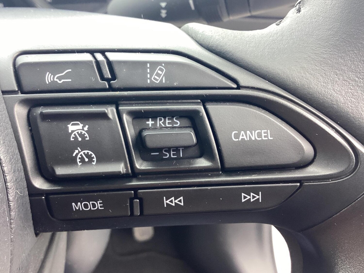 Used Toyota Yaris 2023 for sale - 76400323: Photo 28