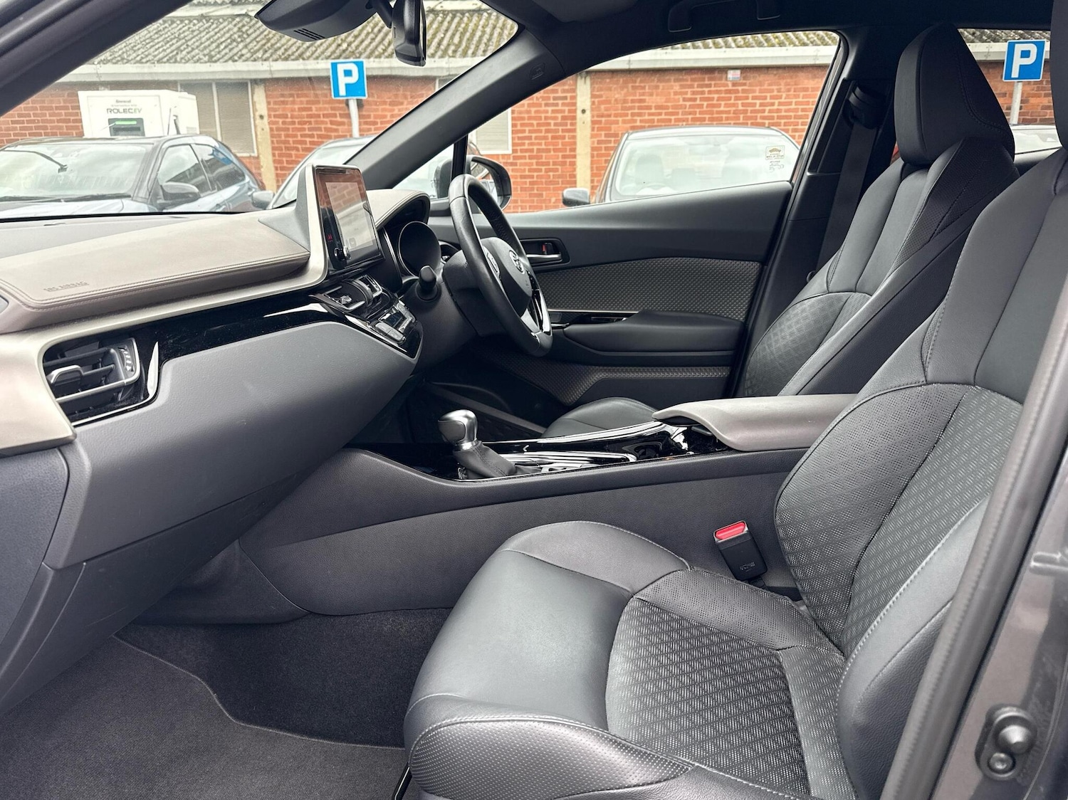 Used Toyota C-HR 2023 for sale - 76139797: Photo 10