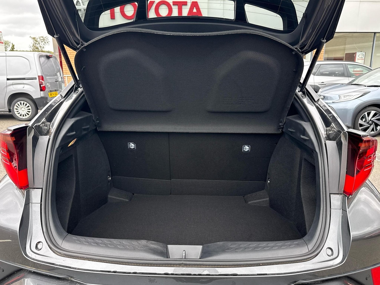 Used Toyota C-HR 2023 for sale - 76139797: Photo 14
