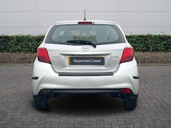 Used Toyota Yaris 2014 for sale - 76937372: Photo