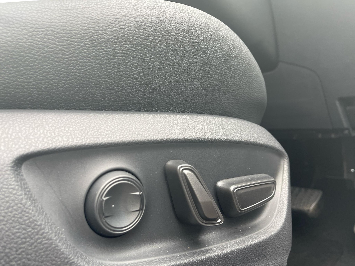 Used Toyota C-HR 2025 for sale - 76359764: Photo 35